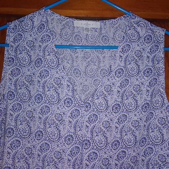Pretty Purple Paisley V-Neck Tank - Picture 3 of 4